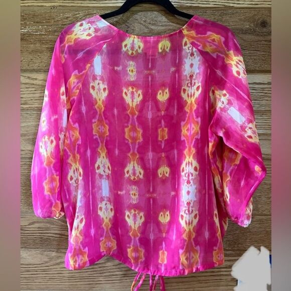 Ariat hot pink semi sheer scoop neck blouse‎, 3/4 sleeves, tie dye effect - Picture 2 of 10